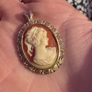 Cameo pendant